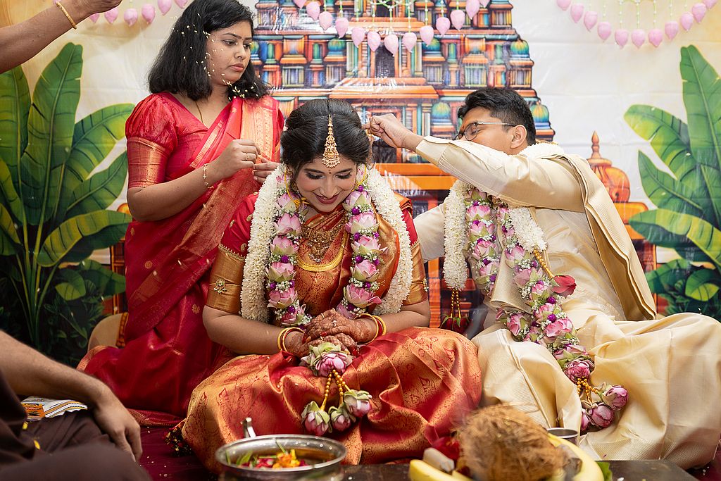 Wedding photography capturing ceremony moments in Seattle